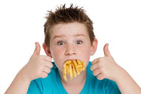 Naukowcy: Złe odżywianie i chaos w domu szkodzą zdolnościom poznawczym dzieci
