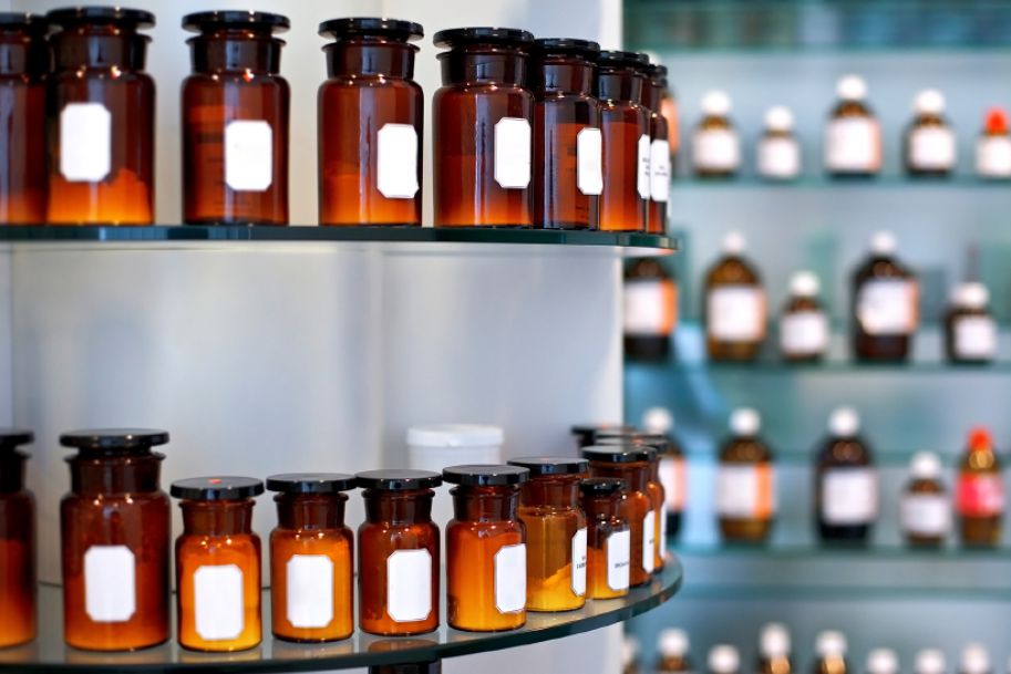 Eksperci: trzeba zwiększyć dostępność do leków biologicznych poprzez sprzedaż w aptekach