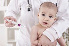 COVID-19: Szczepionki mRNA bezpieczne i skuteczne u dzieci od szóstego miesiąca życia