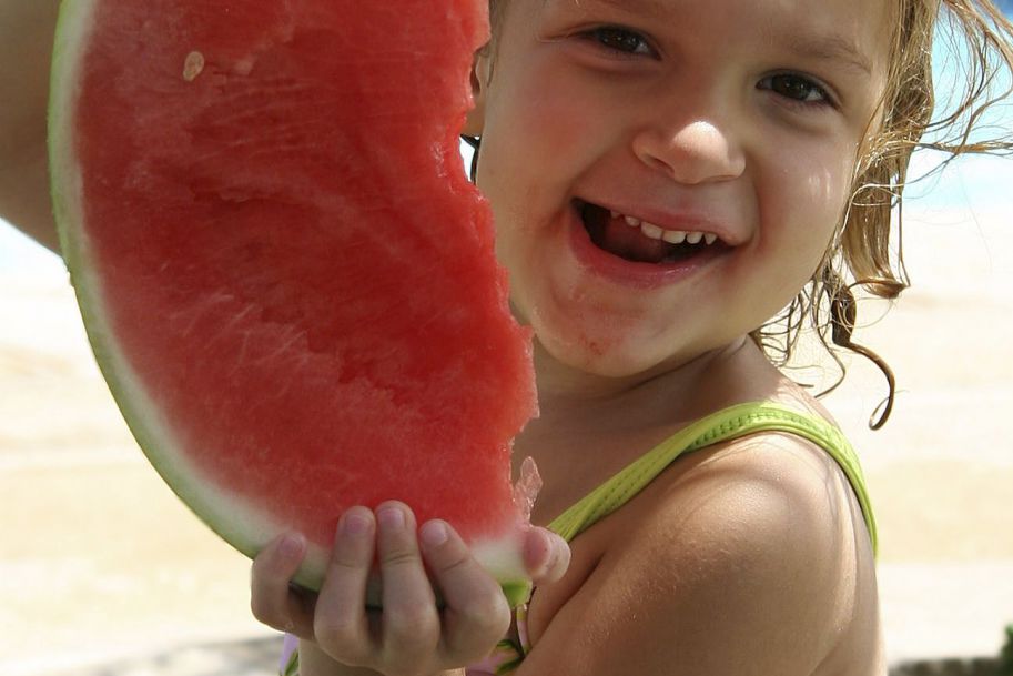 Dzieci jedzą więcej owoców i warzyw, ale nadal mniej niż jest to dla nich zalecane