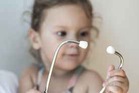 Dzieci w Australii nie chorują na tajemniczą chorobę
