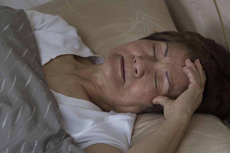 Weekendowe nadrabianie zaległości w spaniu nie zapobiega groźnym chorobom