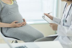 Nieprawidłowy poziom hormonów tarczycy podczas ciąży może powodować problemy behawioralne u synów