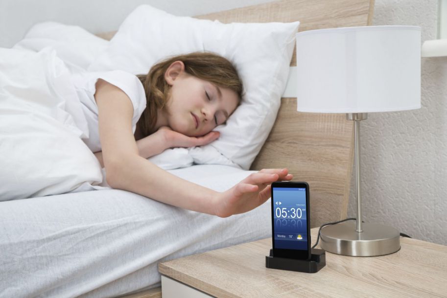 Sama obecność urządzeń mobilnych w sypialni zaburza sen dzieci