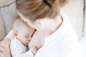 Zaszczepione na COVID-19 kobiety przekazują przeciwciała potomstwu podczas karmienia piersią