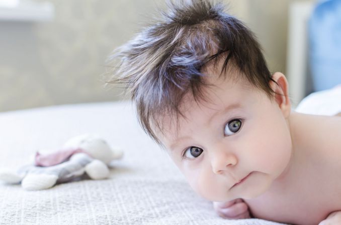 Maluchy spędzające czas przed ekranem mają zaburzenia w rozwoju mózgu