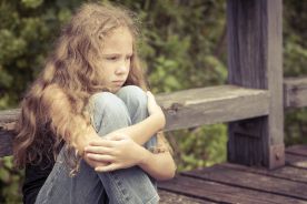 Surowe rodzicielstwo „wpisuje depresję” w geny dzieci