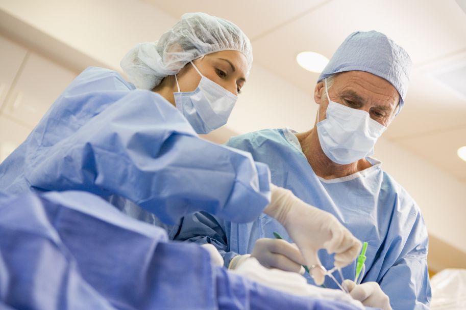 Siatki w operacjach wypadania macicy nie powinny być stosowane?