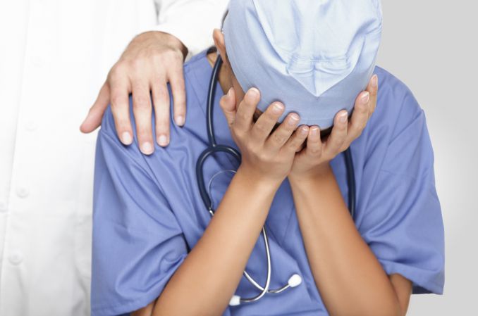 WHO: jedna trzecia lekarzy i pielęgniarek w Europie cierpi na depresję; najwięcej w Polsce