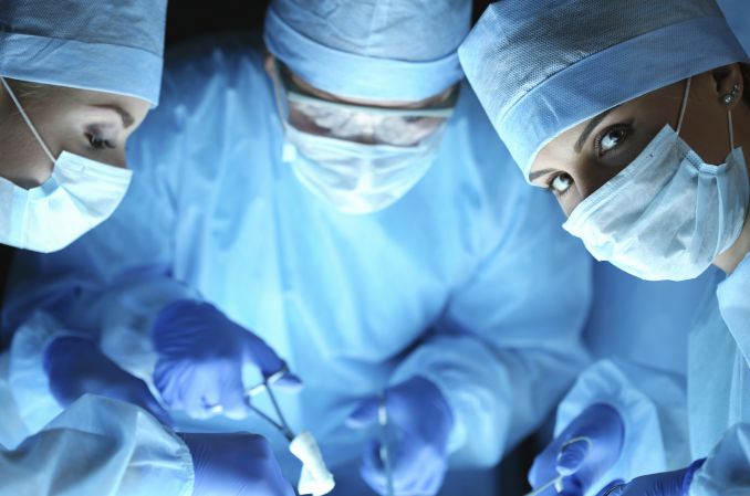 Pierwsza na świecie operacja mózgu w asyście AI