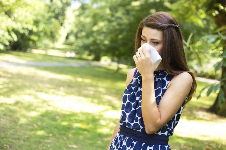 Czy astma oskrzelowa stanowi istotny problem u osób z alergicznym nieżytem nosa?