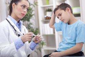 MZ: zalecenia dotyczące m.in. opieki nad uczniami z anafilaksją i astmą oskrzelową