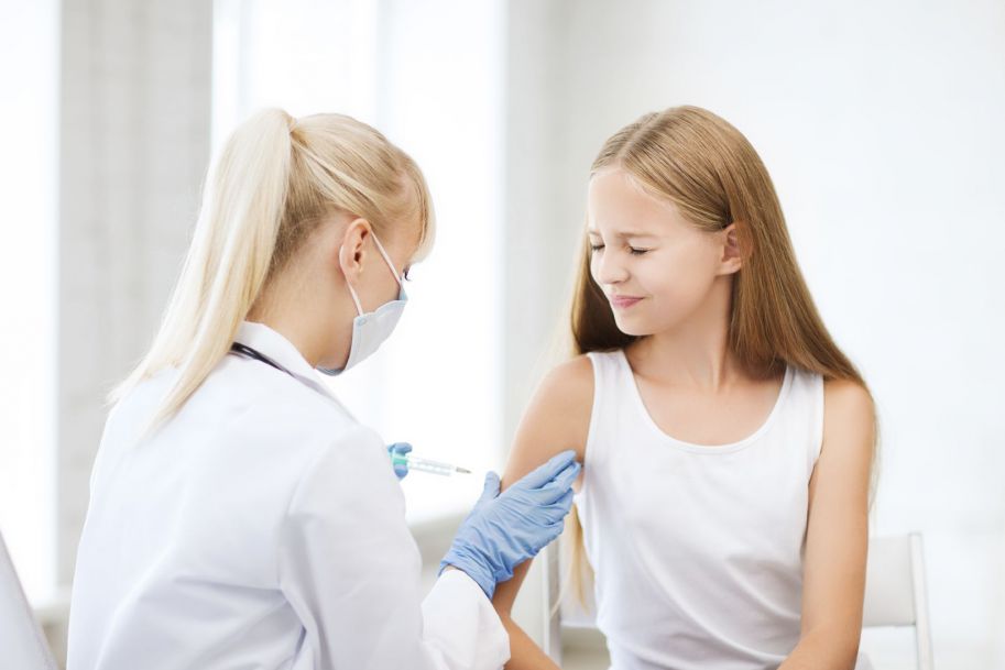 Eksperci apelują o wprowadzenie w szkołach szczepień przeciwko HPV
