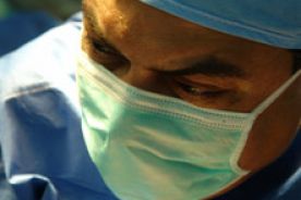 Chiny: Implanty nadzieją dla chińskiego chłopca, który stracił oczy