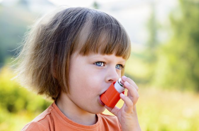 Kontakt matek z produktami do czyszczenia to większe ryzyko astmy u dzieci