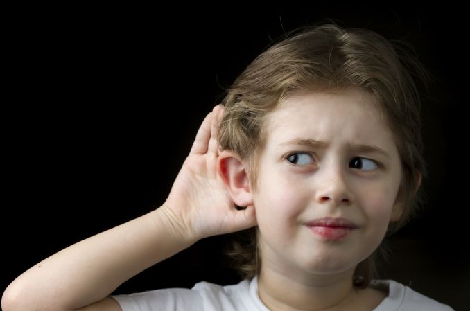 Infekcje ucha u dzieci wpływają na rozwój mowy