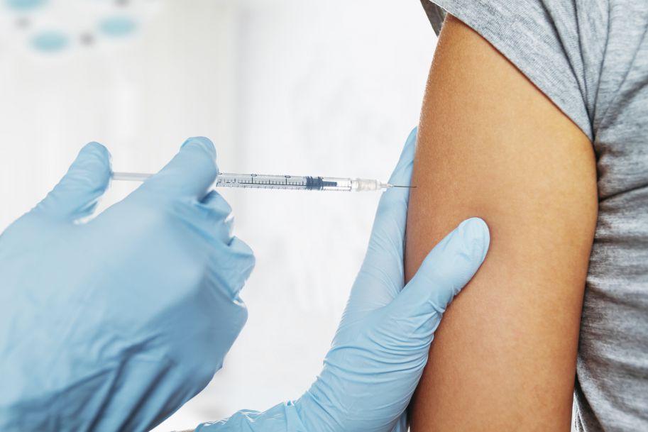 Jak postępować w przypadku reakcji alergicznej po pierwszej dawce szczepionki przeciwko Covid-19?