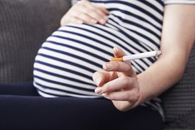 Kobiety powinny przestać palić nawet kilka lat przed zajściem w ciążę