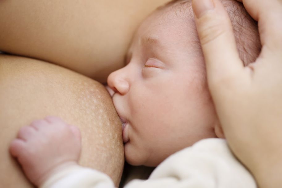 78 mln dzieci niekarmionych piersią w pierwszej godzinie życia