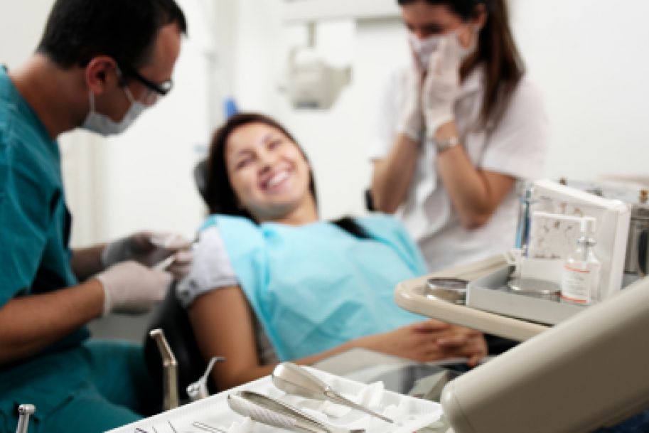 Francja: "Tanie" gabinety dentystyczne przyczyną konfliktu stomatologów