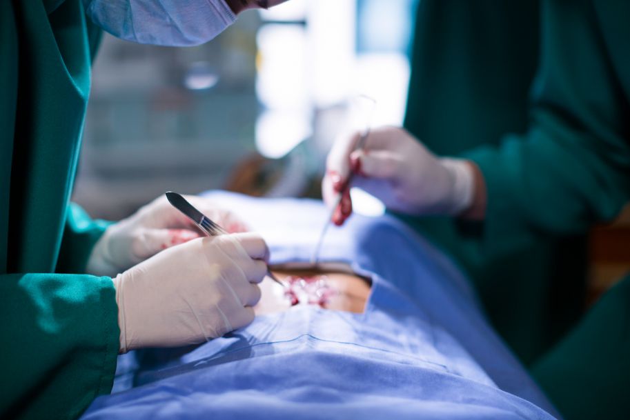 Endometriozę trzeba operować laparoskopowo i radykalnie