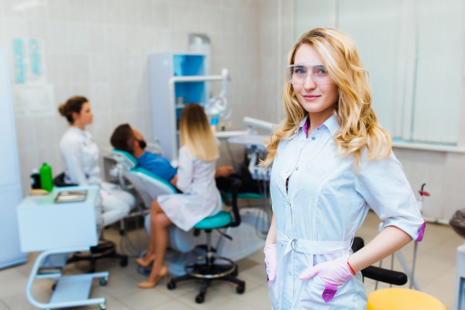 Dentysta – lekarz czy magister?
