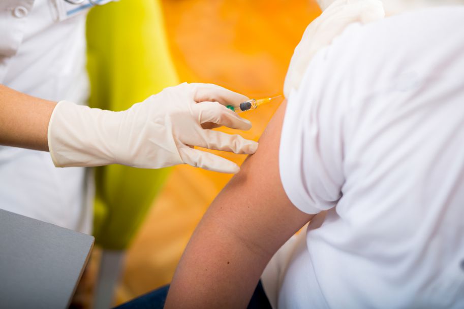 KE apeluje o przyspieszenie szczepień na grypę w związku z Covid-19