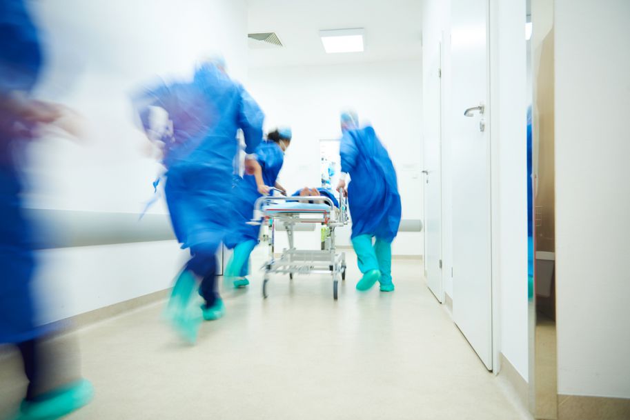 Coraz więcej zakażeń i hospitalizacji – będą zmiany w opiece szpitalnej