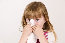 Jak skutecznie leczyć alergiczny nieżyt nosa u dzieci?
