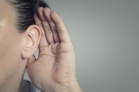 Niedosłuch i inne problemy ze słuchem ma 6 proc. Polaków