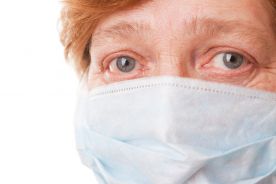 70 tys. pielęgniarek i położnych pracuje, choć uzyskały uprawnienia emerytalne