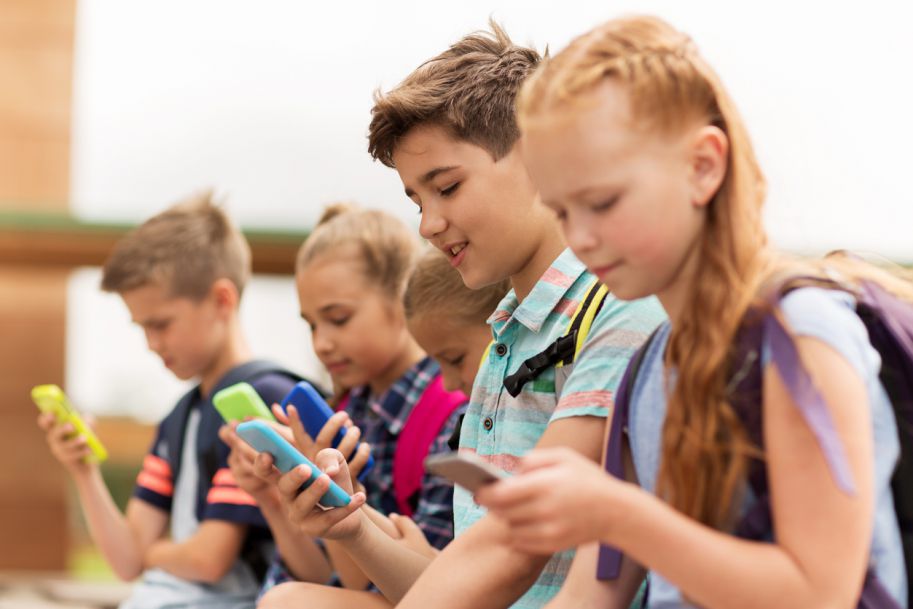 Badanie: Kiedy pierwszy smartfon dla dziecka?