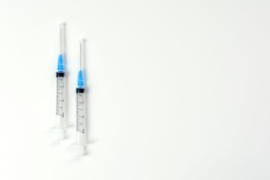 Eksperci apelują o jednoczesne szczepienie przeciwko grypie i COVID-19