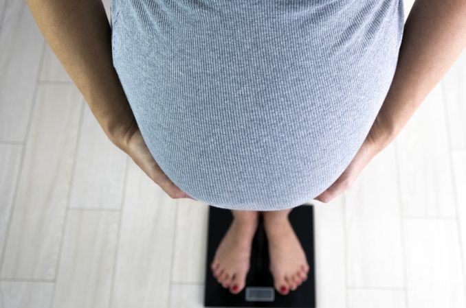 Kobiety z otyłością mogą przytyć w czasie ciąży o mniej niż 5 kg, nie obawiając się powikłań