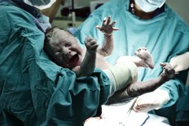 Zakażone SARS-CoV-2 częściej rodzą dzieci przed czasem