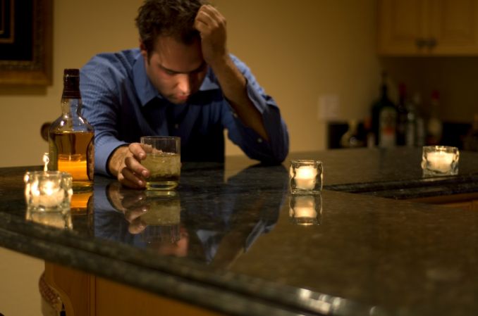 Terapeutka: problemy alkoholowe można by rozwiązać z przychylnością rządzących (wywiad)